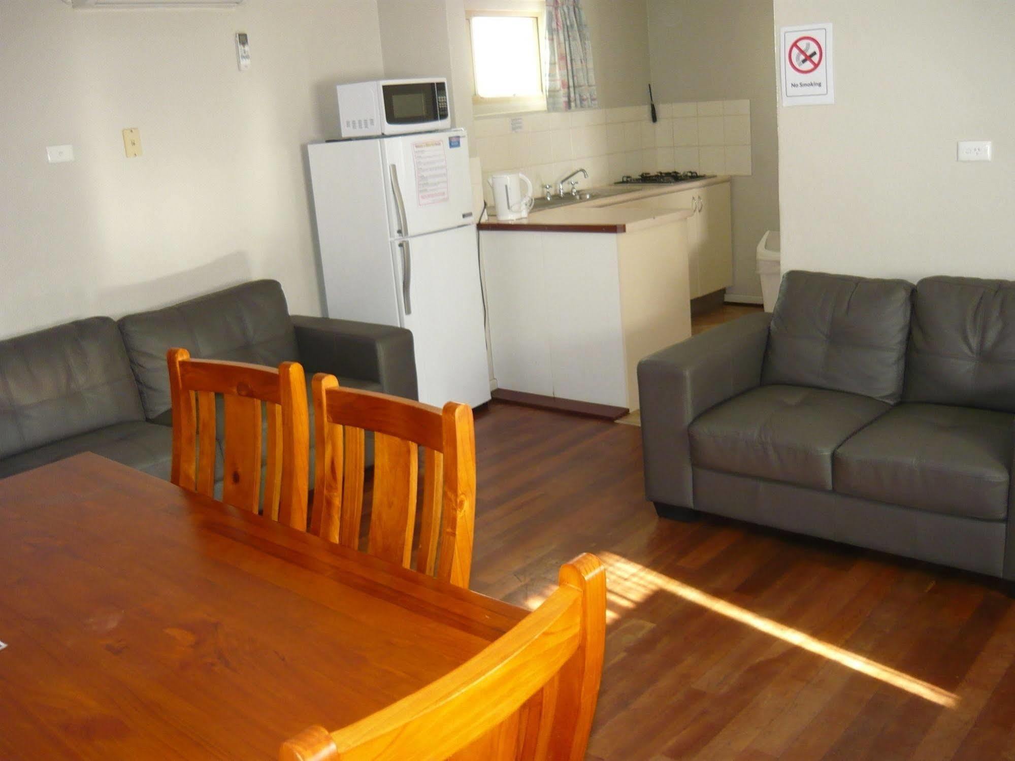 Albany Apartments Экстерьер фото