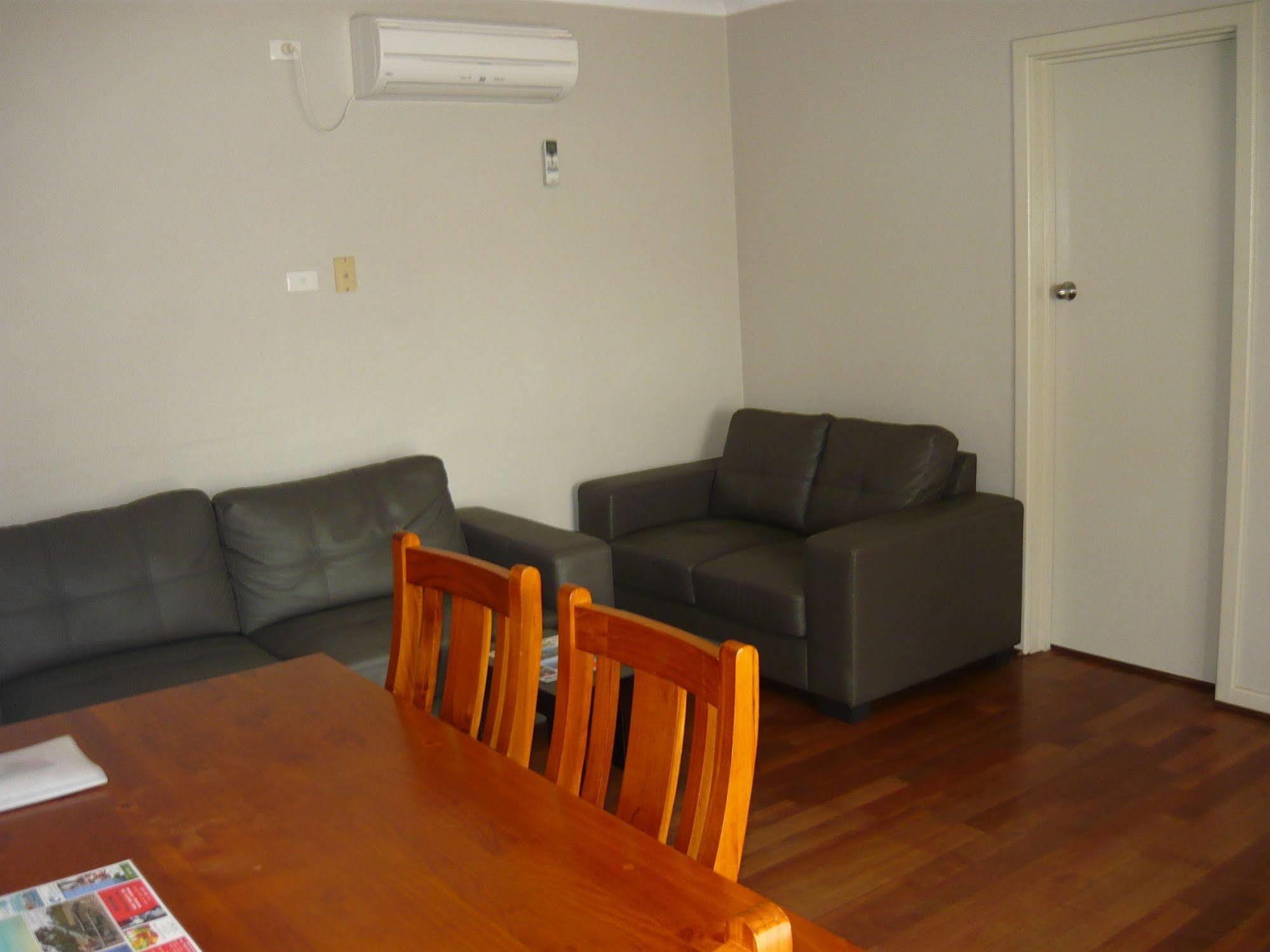 Albany Apartments Экстерьер фото